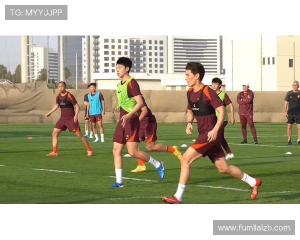 国足赛前发布会改为训练场采访